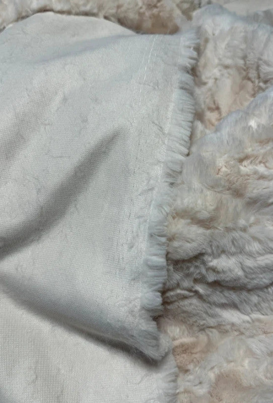 Tissu fausse fourrure texturée effet bouclé à poils courts beige douce qualité luxe fourniture créative taille au choix 170cm