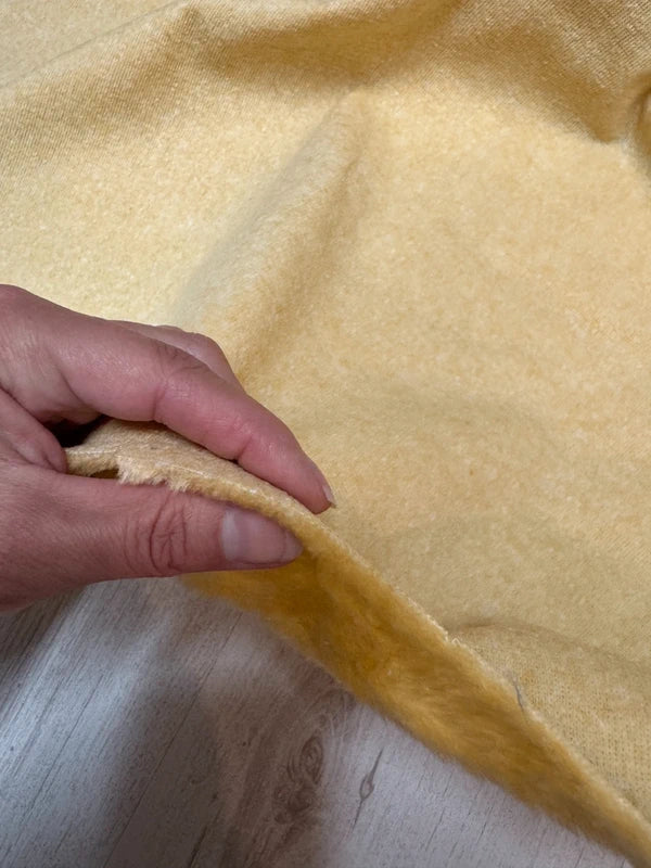 Coupon tissu fausse fourrure douce et légère beige doré à poils courts 30cm x 160cm