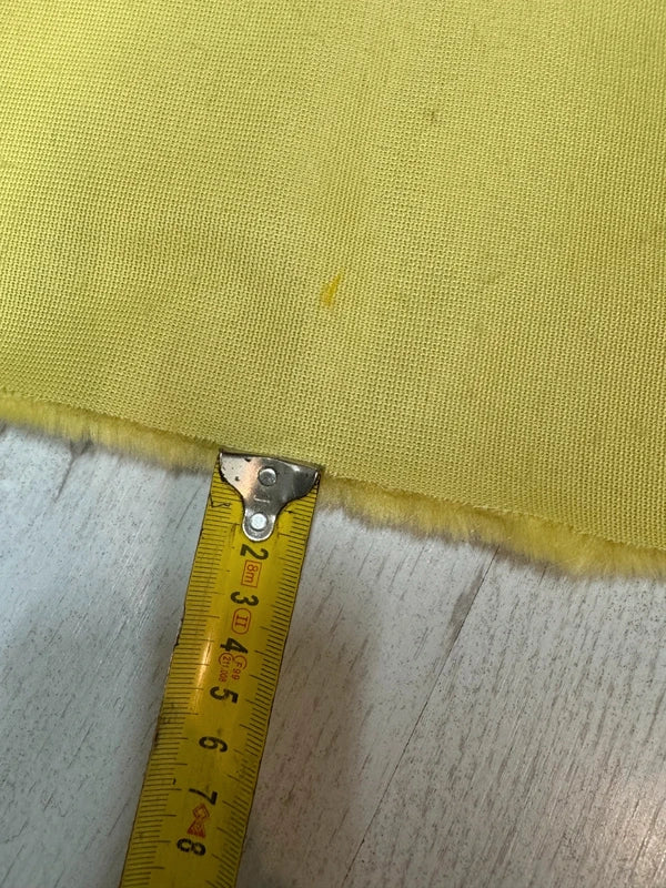 Coupon tissu fausse fourrure douce et légère jaune doré moutarde à poils courts 40cm x 82cm