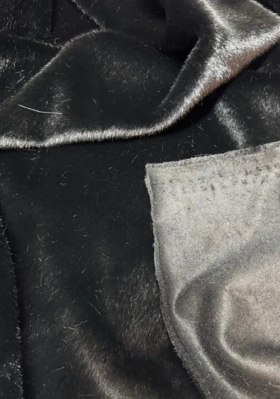 Coupon tissu fausse fourrure douce Ă poils courts noir 30cmx182cm