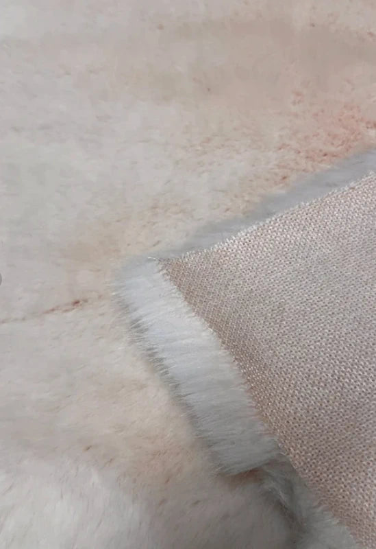 Coupon tissu fausse fourrure douce et épaisse de qualité rose clair à poils longs 30cm x 72cm