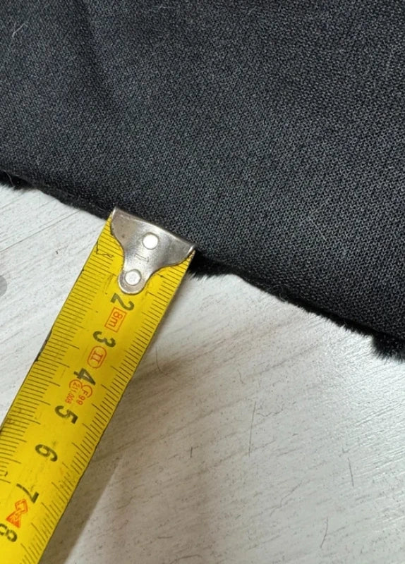 Coupon tissu fausse fourrure texturée douce à poils courts noir 36cm x 130cm