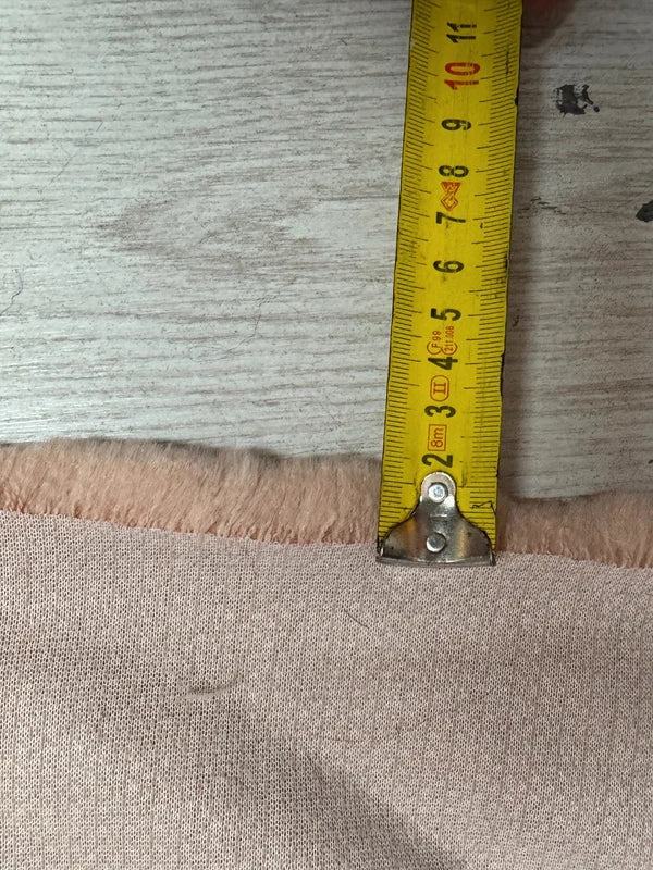 Coupon tissu fourrure douce, épaisse de qualité beige rose à poils longs 30cm x 74cm