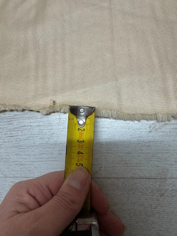 Coupon tissu fausse fourrure douce beige Ă poils courts 30cm x 155cm