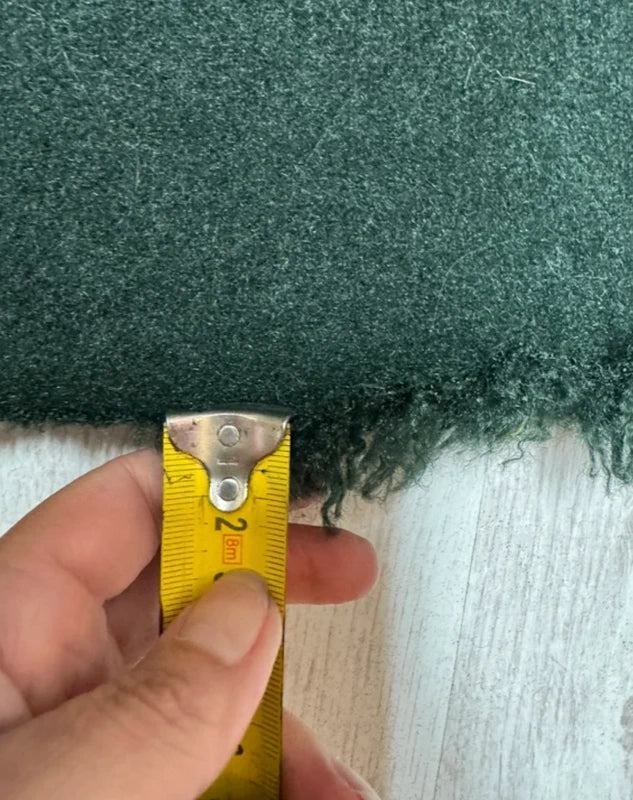 Coupon tissu fausse fourrure frisée douce et légère à poils mi-longs vert forêt 40cmx81cm