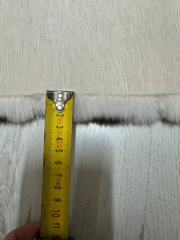 Coupon tissu fausse fourrure douce épaisse à poils mi-longs noir et blanc 34cmx50cm