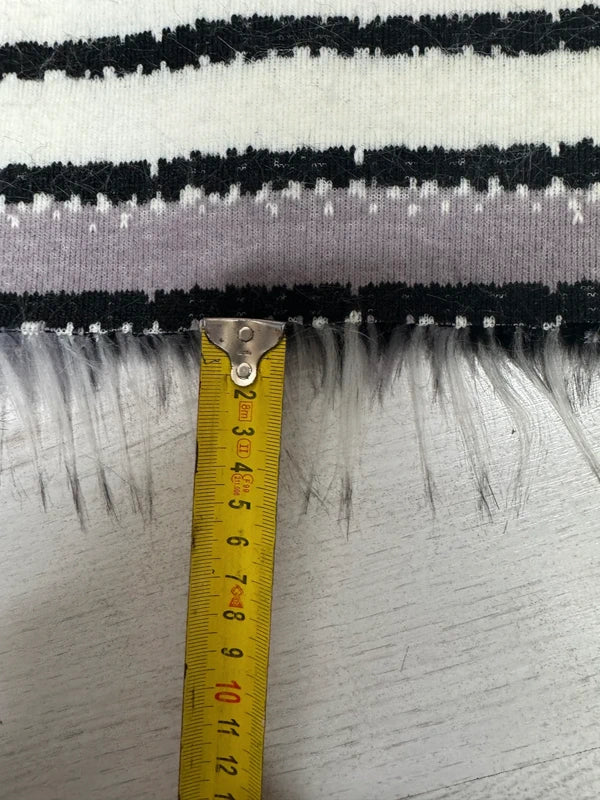 Fausse fourrure blanche & violette nuancée poils longs 4/5 cm – Coupon 20×160 cm