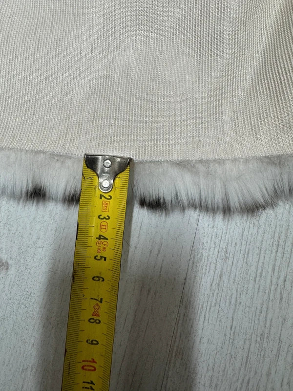 Fausse fourrure zébrée noir & blanc poils mi-longs 2,5 cm – Coupon 20×158 cm