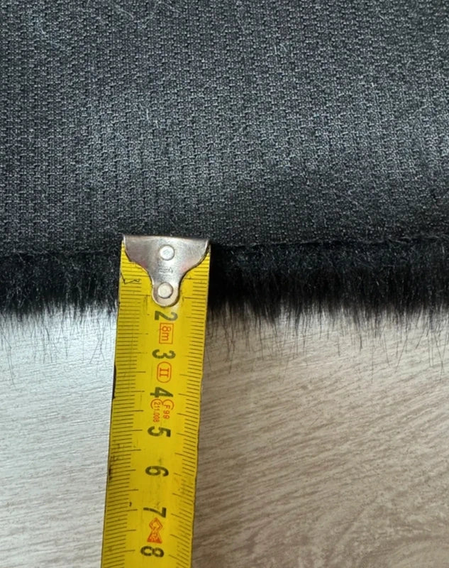 Coupon tissu fausse fourrure douce de qualité noir à poils mi-longs 34cmx93cm