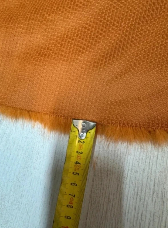 Coupon tissu fausse fourrure douce Ă poils longs orange 30cm x73cm