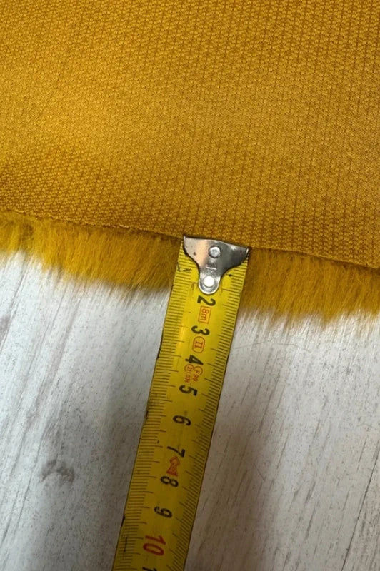 Coupon tissu fausse fourrure douce, épaisse à poils longs jaune moutarde miel 33cm x145cm