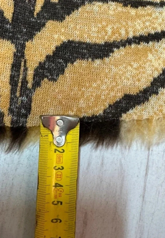 Coupon tissu fausse fourrure douce, et légère à mi-poils longs imprimé marron et jaune 30cm x 153cm