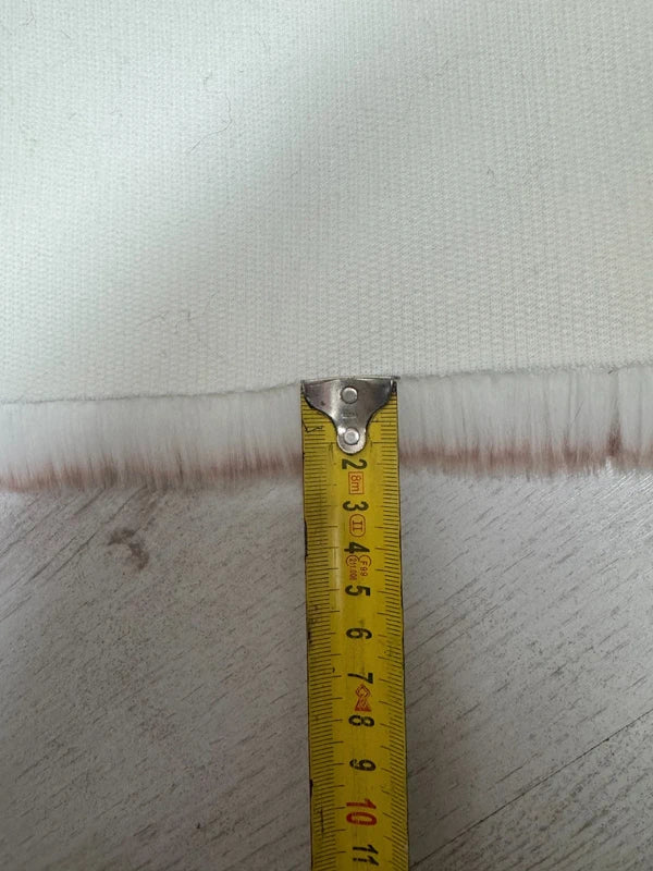 Fausse fourrure poil long 2,5 cm beige rosé – qualité premium – coupon 30×160 cm