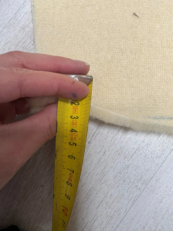 Coupon tissu fausse fourrure effet moutonné épaisse beige crème 50cm x 30cm