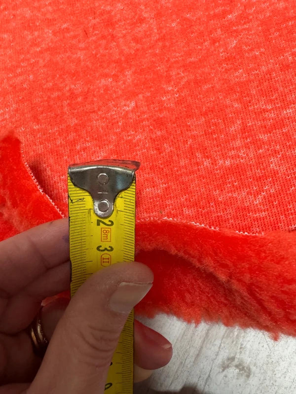 Coupon tissu fausse fourrure douce moutonnée à poils épais rouge orange 40cm x 35cm
