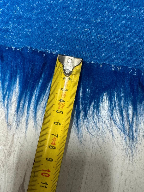 Coupon tissu fausse fourrure légère et vaporeuse à poils longs bleu roi 50cmx30cm