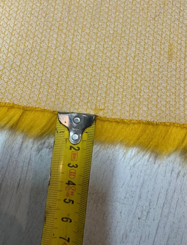 Coupon tissu fausse fourrure douce et épaisse jaune orange à poils mi-longs 30cm x 79cm