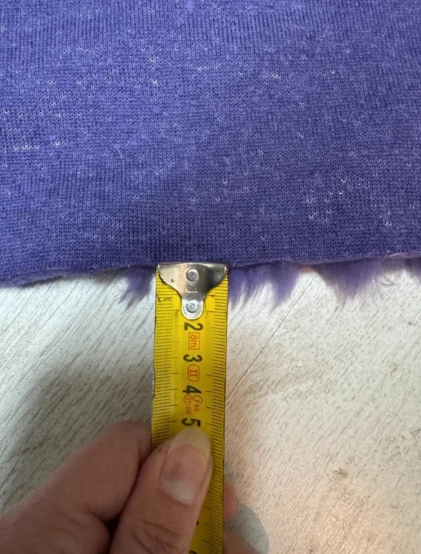 Coupon tissu fausse fourrure légère à poils mi-longs violet 32cm x 78cm