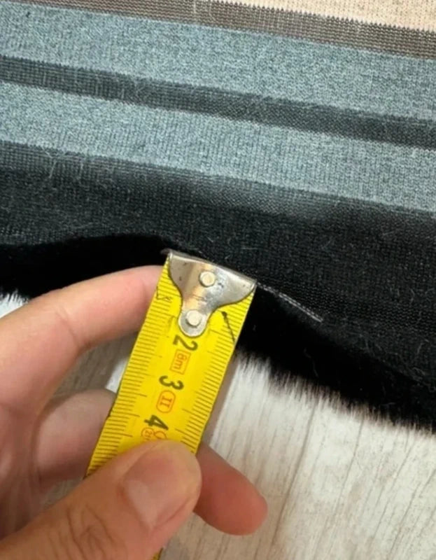 Coupon fausse fourrure douce texturée gris noir rose à poils mi-longs 23cmx159cm