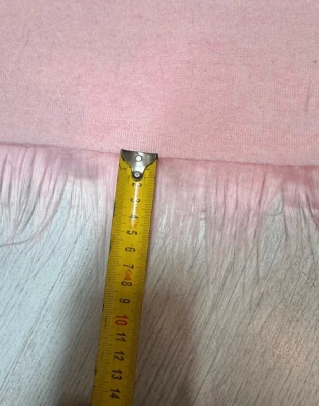 Coupon tissu fausse fourrure douce légère à poils longs rose 26cm x75cm