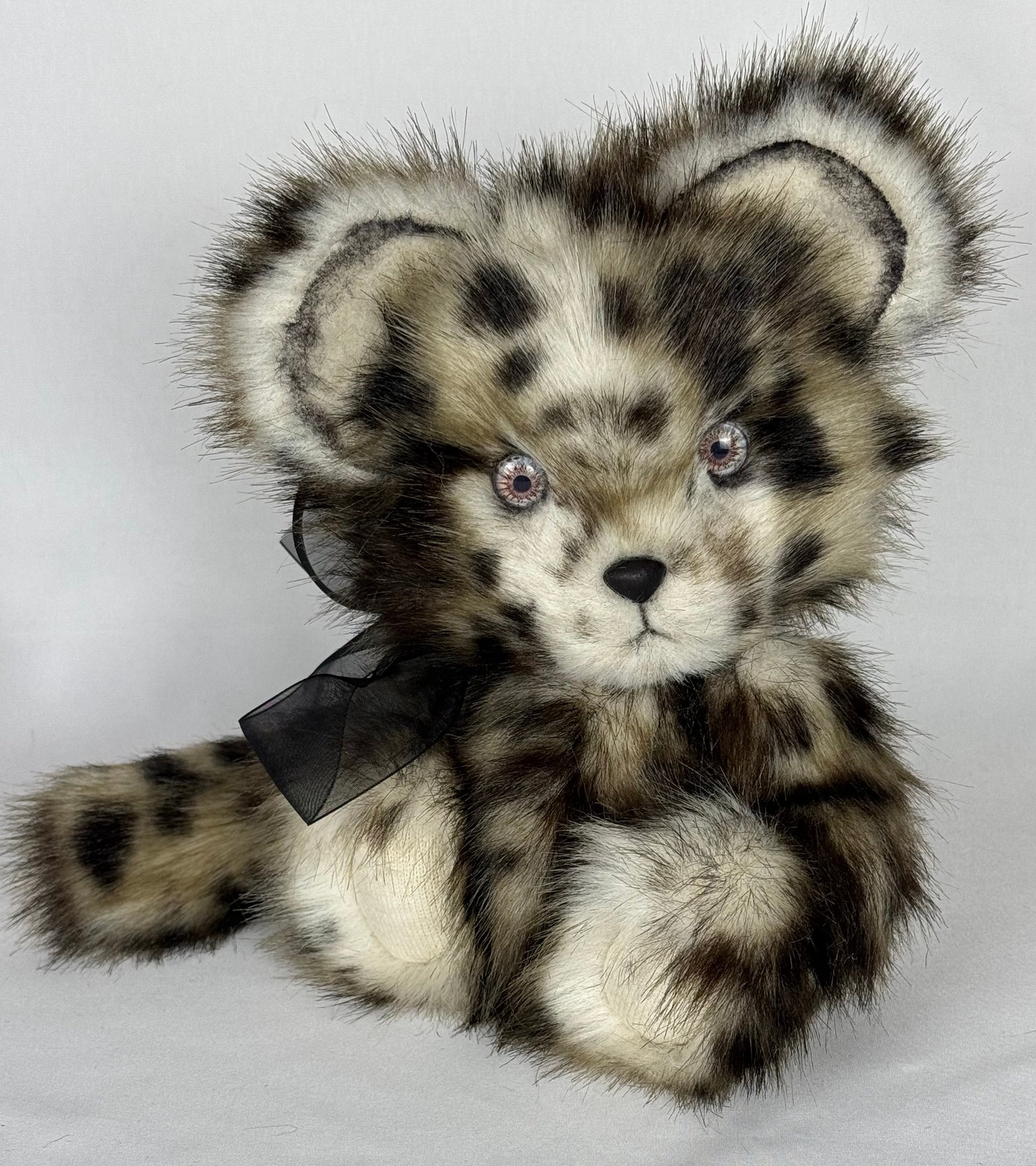 🐆✨ Eddy – Léopard en Peluche de Collection | 25 cm | Sculpture Textile Artiste | Fausse Fourrure Haute Qualité | Pièce Unique Ooak