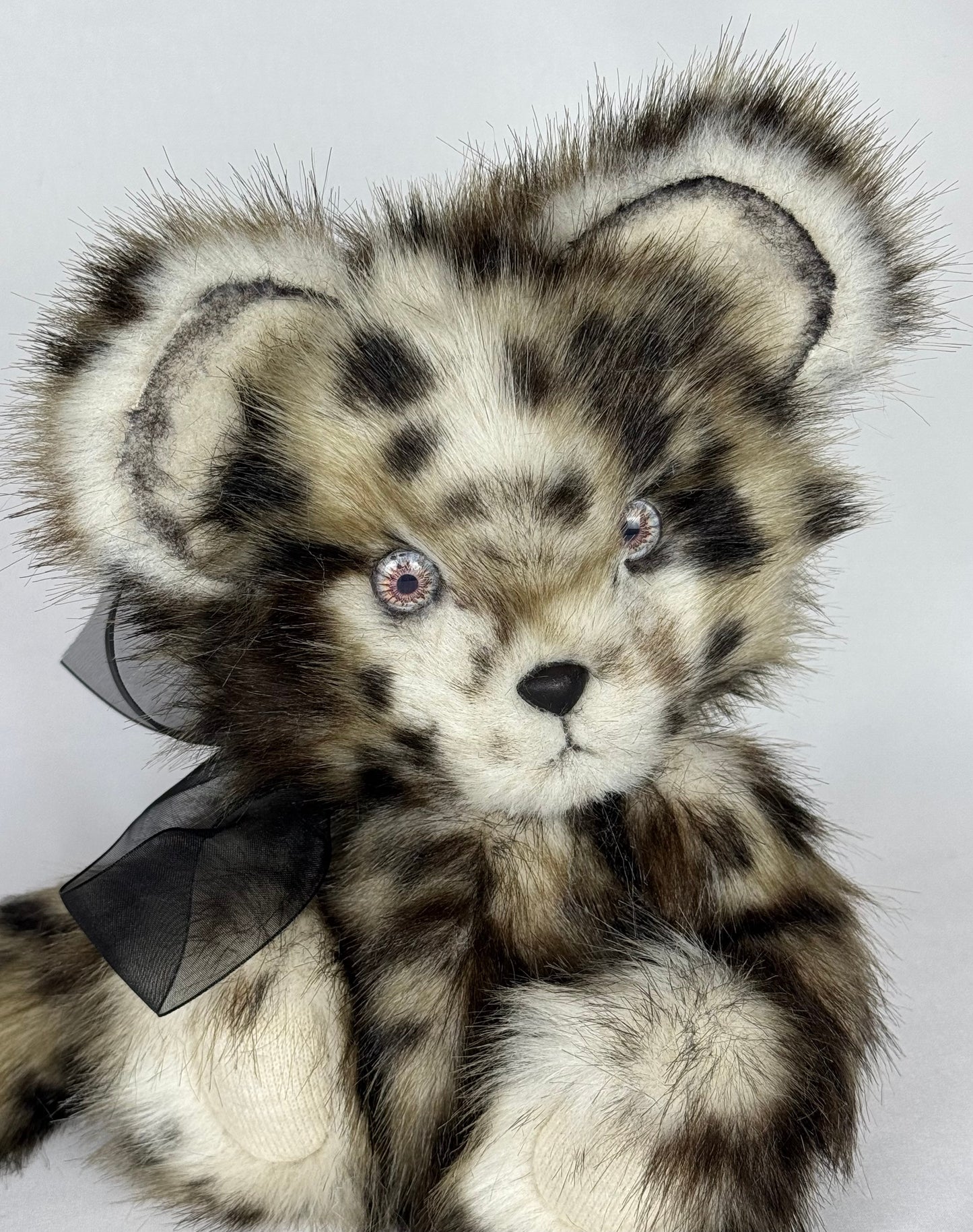 🐆✨ Eddy – Léopard en Peluche de Collection | 25 cm | Sculpture Textile Artiste | Fausse Fourrure Haute Qualité | Pièce Unique Ooak
