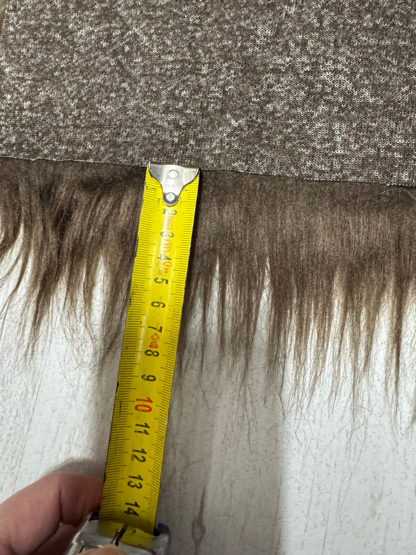 Coupon fausse fourrure à poils longs 8cm doux marron foncé 44cm x 25cm