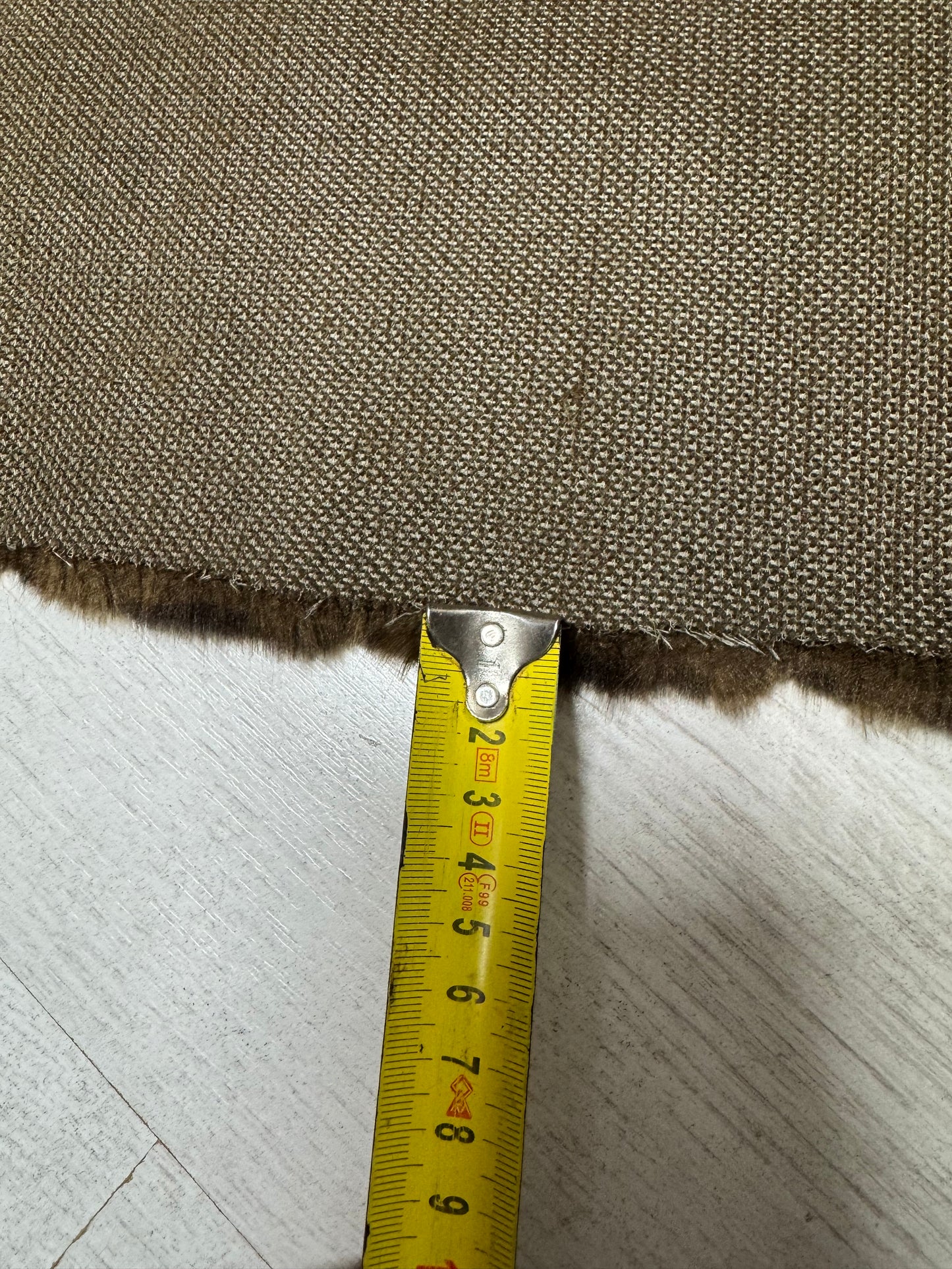 Coupon fausse fourrure marron foncé brillant – poils 1,5 cm – 30x80 cm