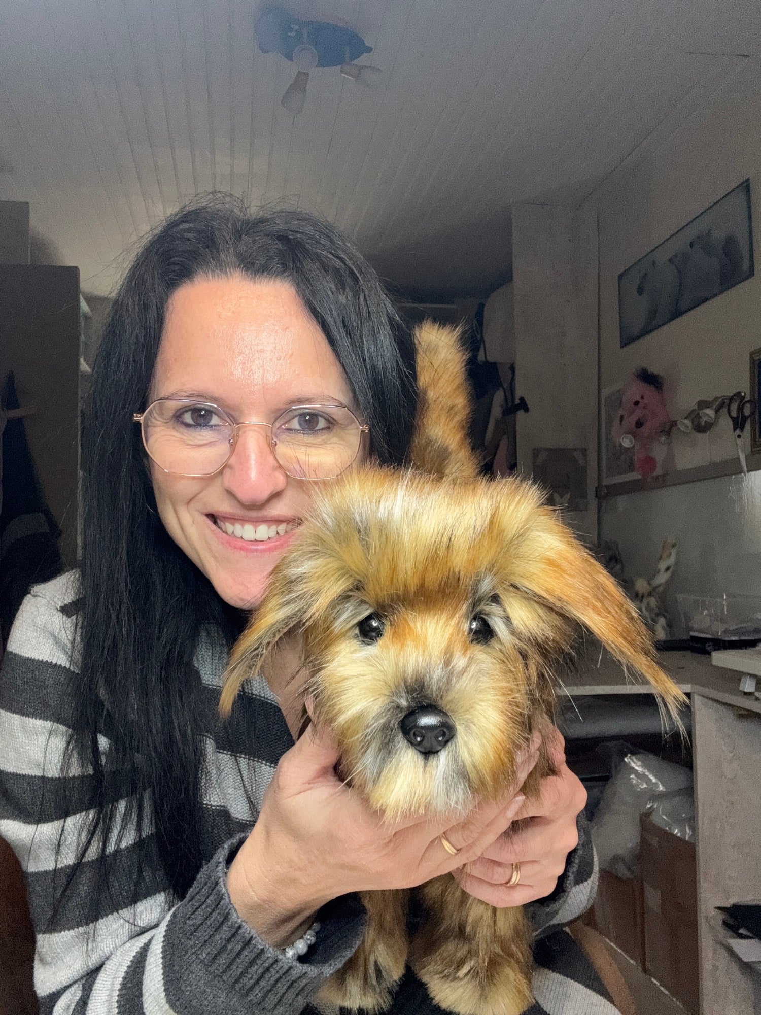 chien en peluche réaliste