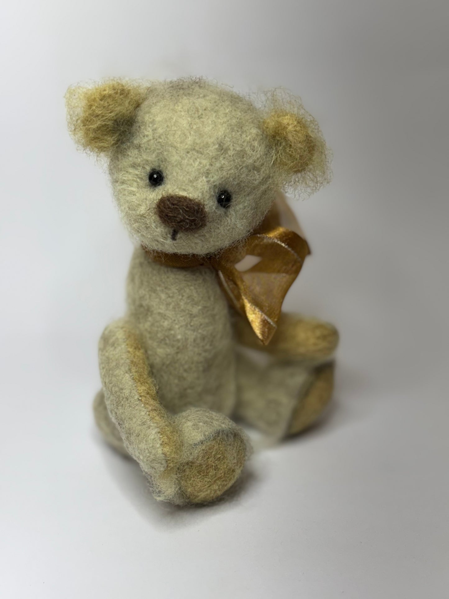 Basile ours en peluche miniature de collection 13cm (5.1") ours décoration feutrine de laine OOAK peluche textile PIECE UNIQUE