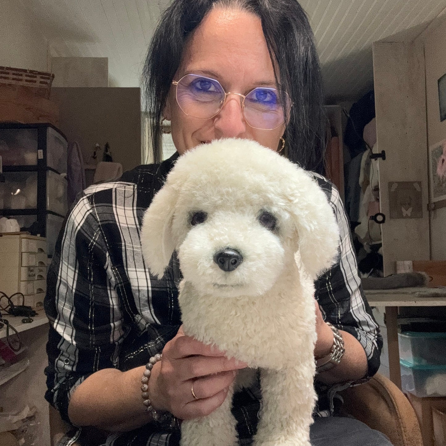 🐶 Caline – Peluche réaliste Bichon frisé articulée (30 cm x 37 cm) | Collection de luxe 🐾