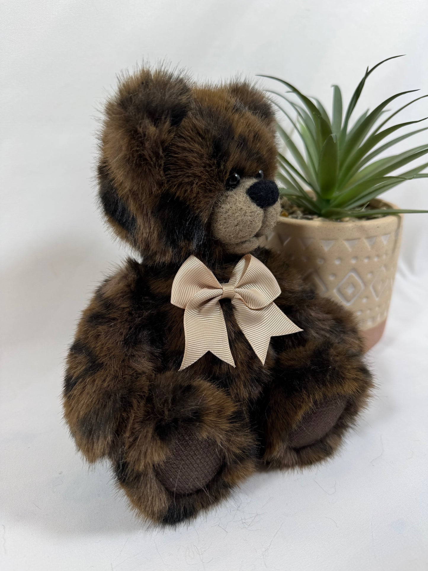 César – Ours de collection articulé 22 cm en fausse fourrure, pièce unique