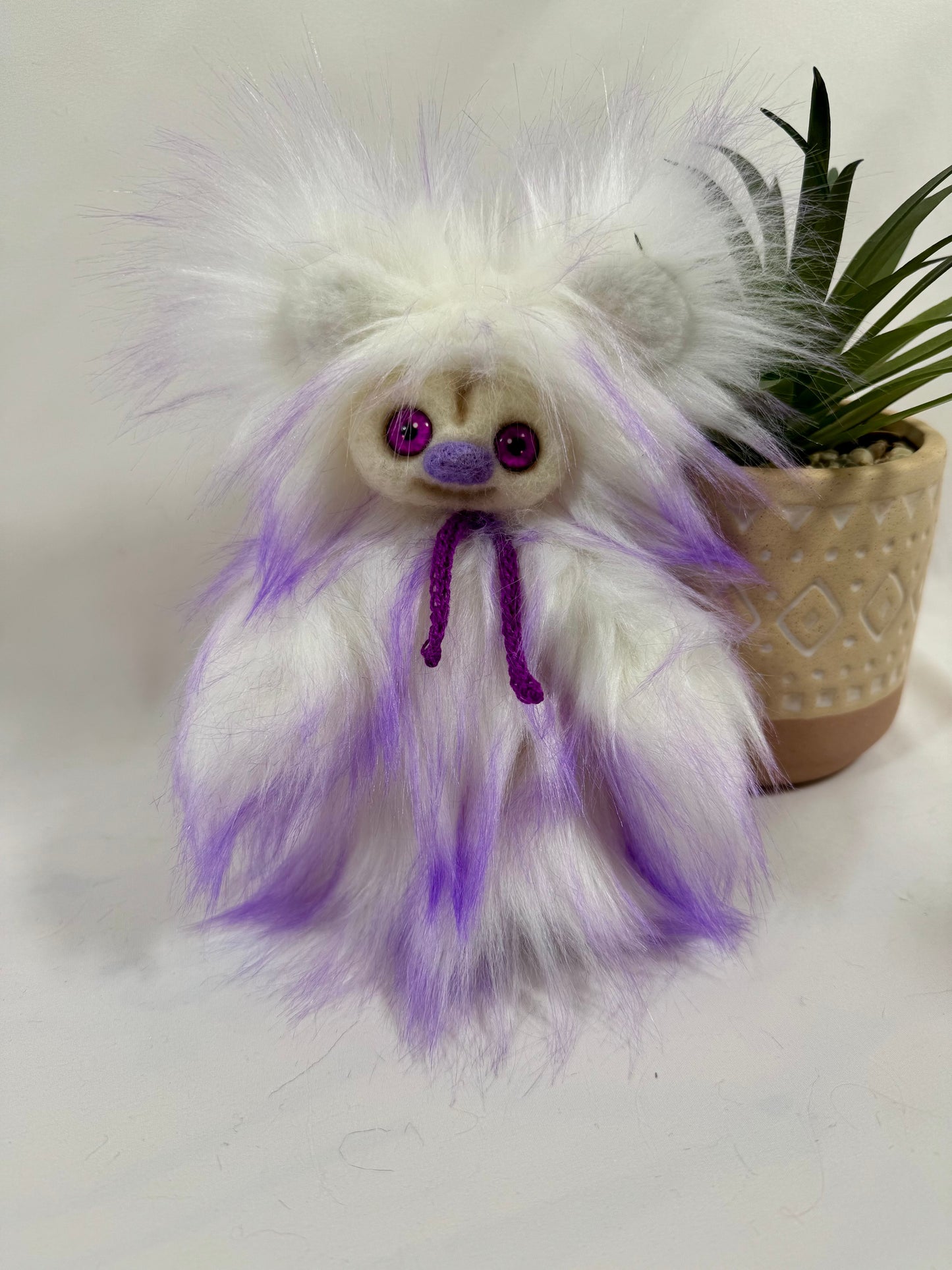 Frimousse Emy, ours artisanal féerique articulé à l’ancienne avec yeux de verre
