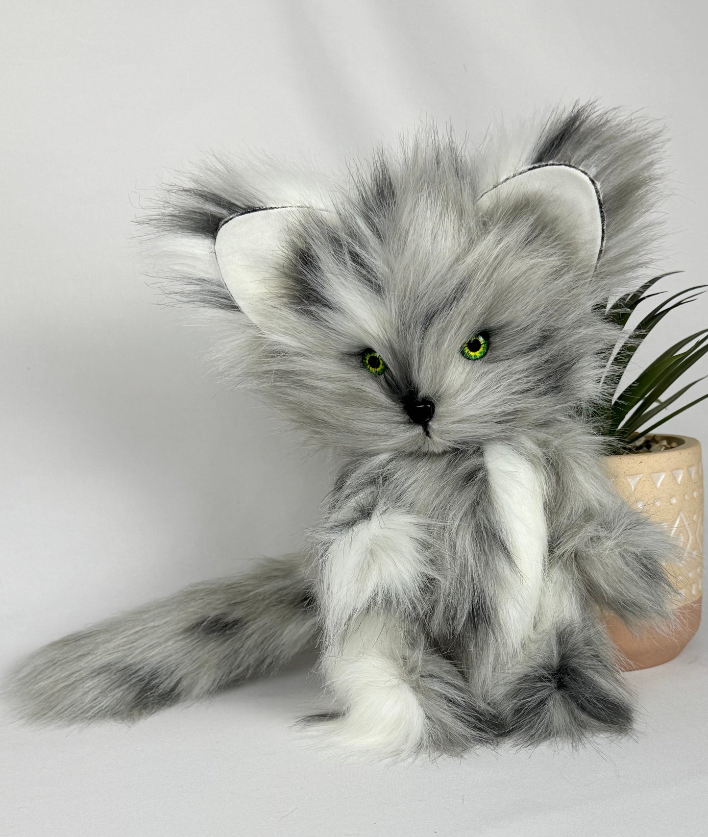 Emy chat en peluche de collection 24cm chat artiste décoration fausse fourrure peluche sculpture textile Ooak