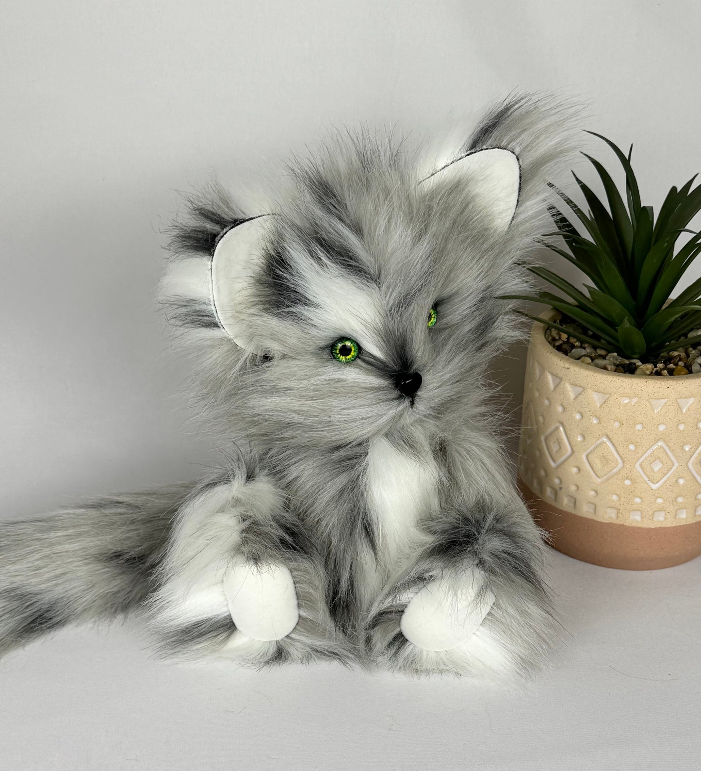 Emy chat en peluche de collection 24cm chat artiste décoration fausse fourrure peluche sculpture textile Ooak