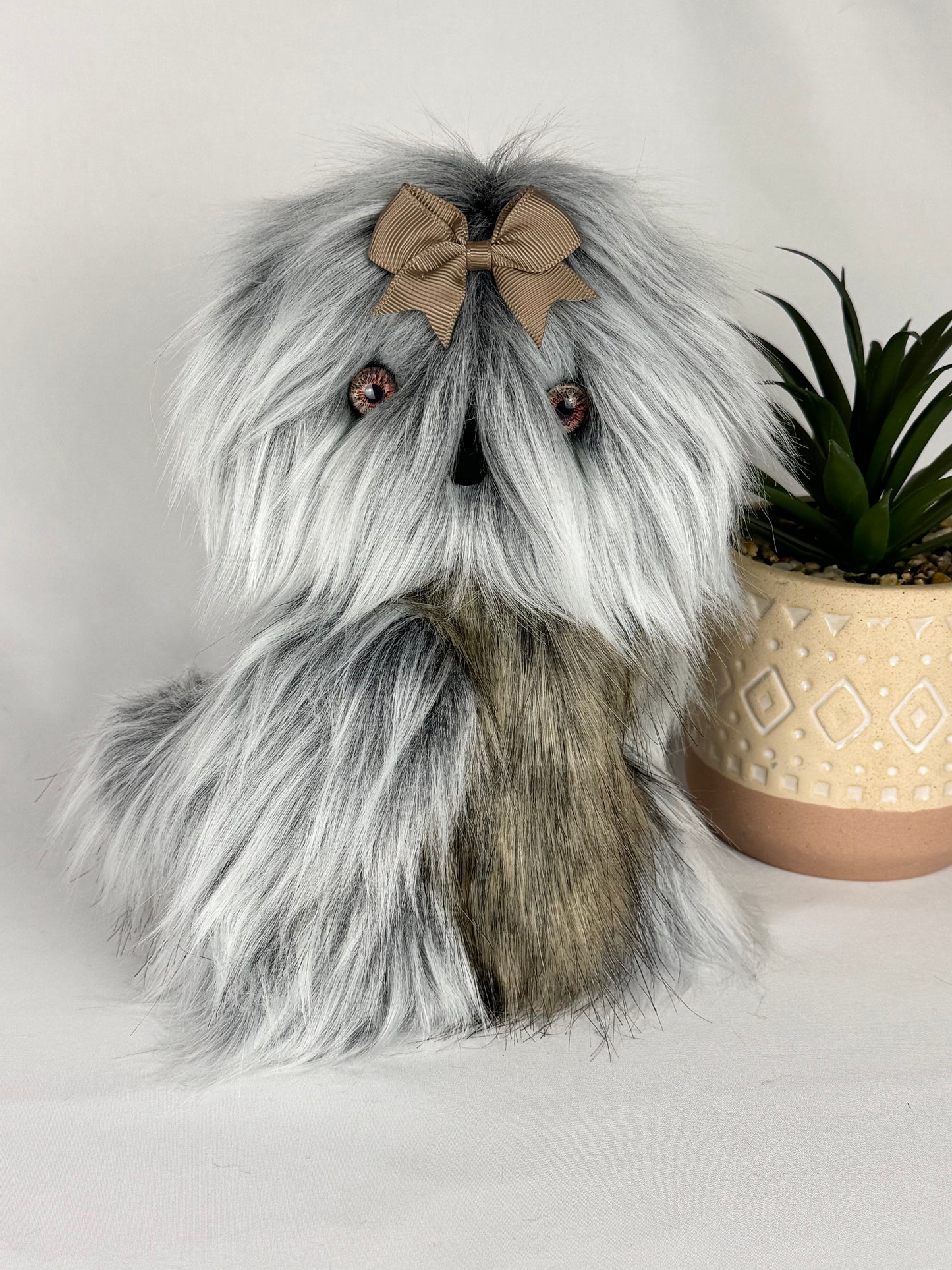 Esmeralda chouette d'artiste de collection 23cm articulée fait main collection décoration chouette en peluche OOAK chouette de collection