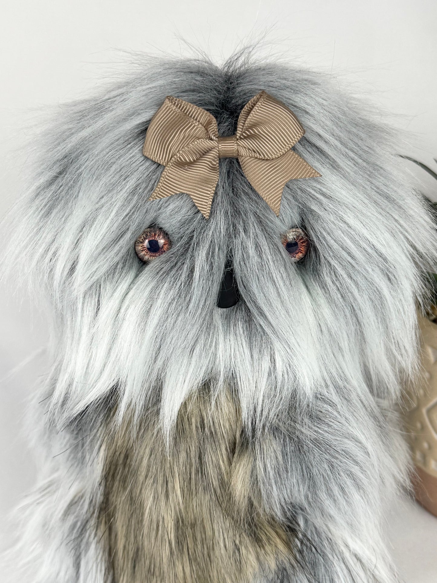 Esmeralda chouette d'artiste de collection 23cm articulée fait main collection décoration chouette en peluche OOAK chouette de collection