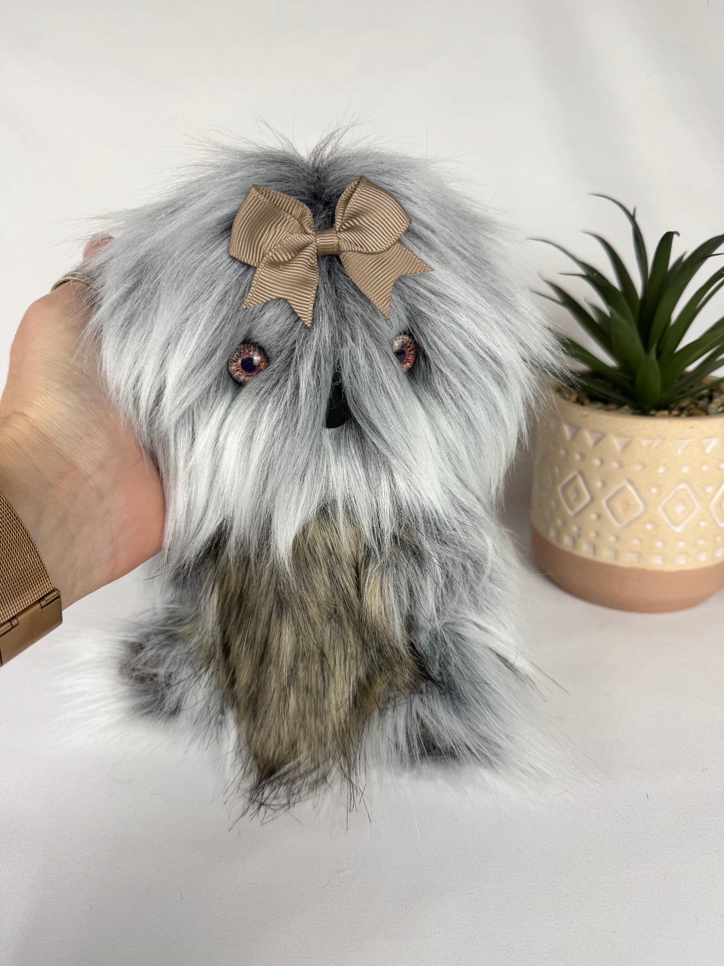 Esmeralda chouette d'artiste de collection 23cm articulée fait main collection décoration chouette en peluche OOAK chouette de collection