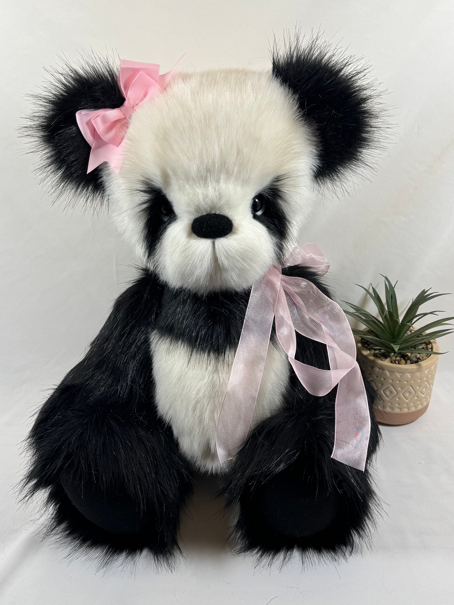 Panda de collection Heavy 65 cm en fausse fourrure noire et blanche