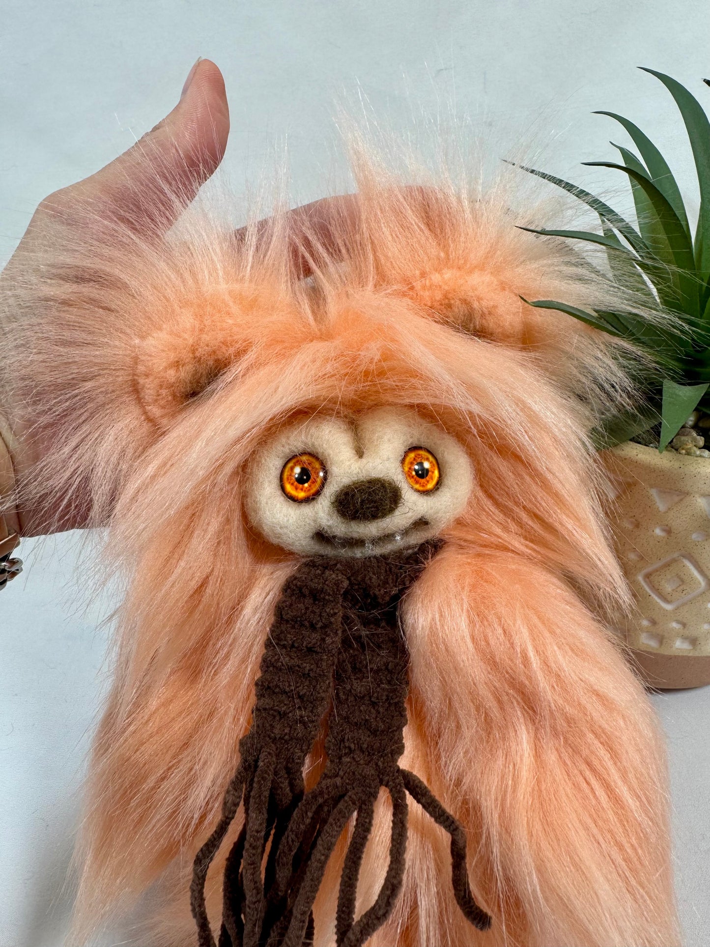 Ours de collection articulé à l’ancienne avec écharpe faite main – Louna 17 cm