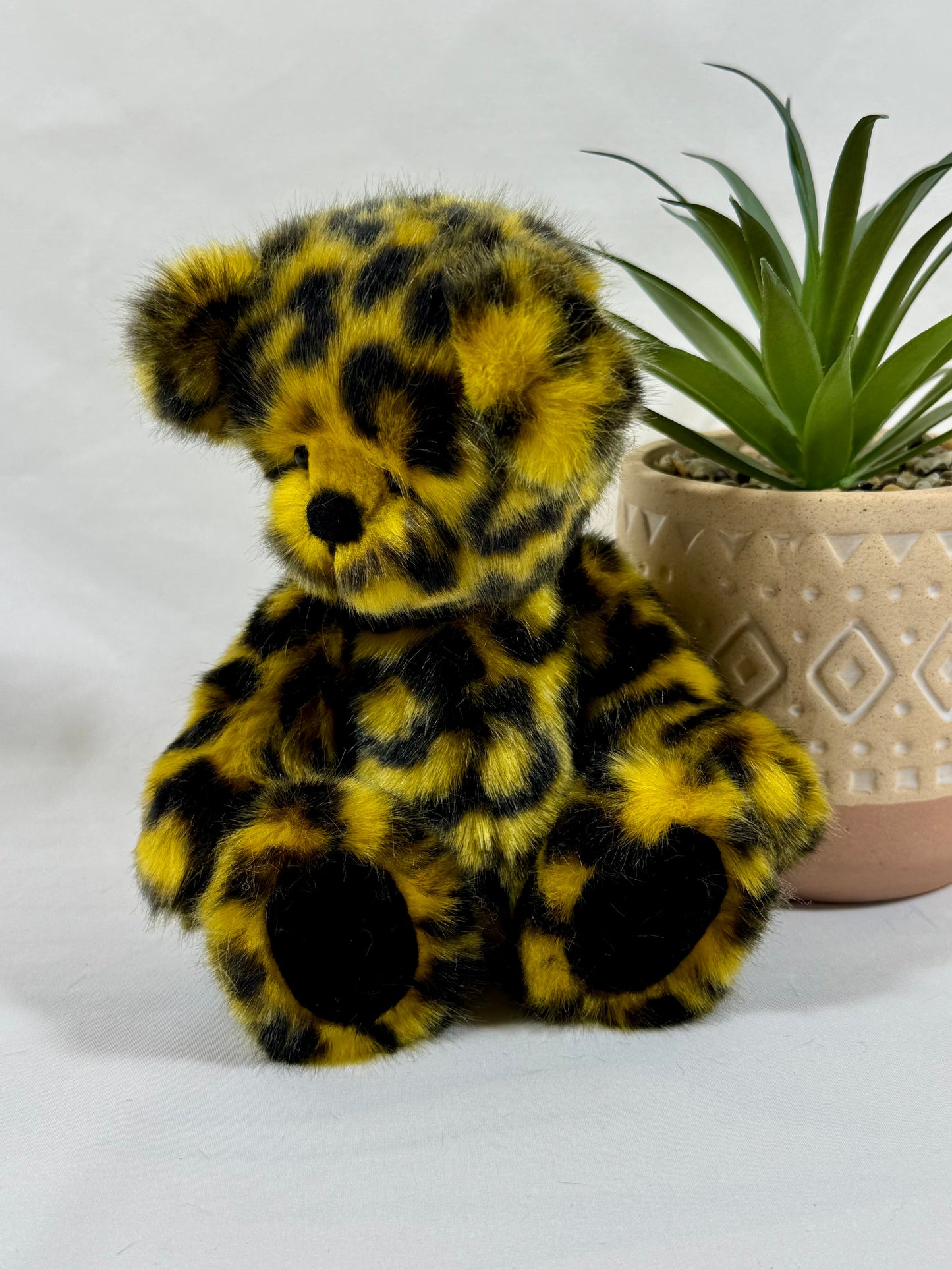 Peluche artisanale articulée à l’ancienne avec yeux en verre