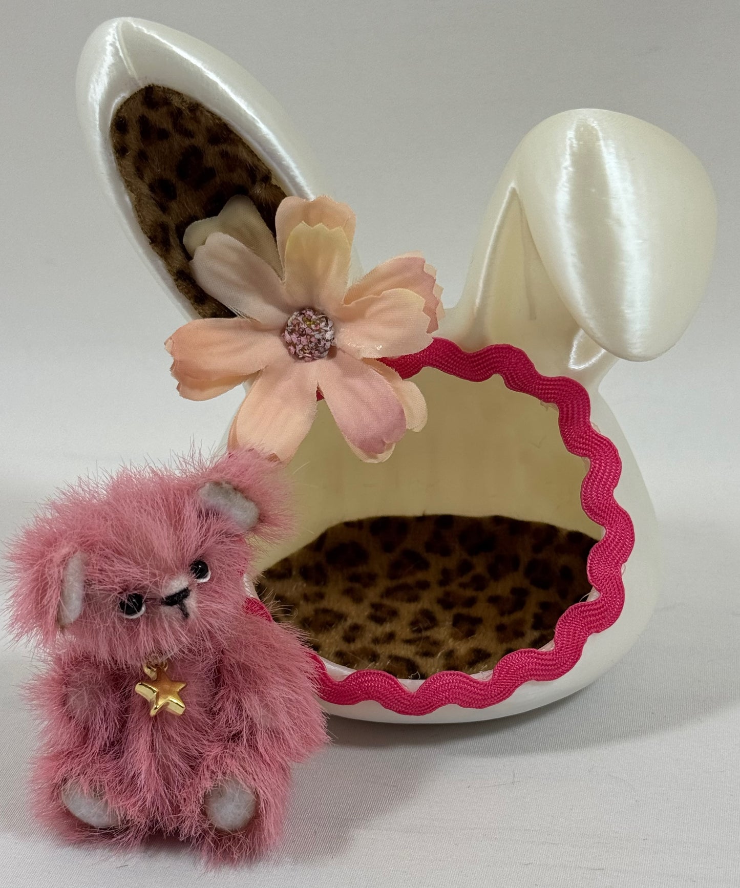 Mini ours miniature 5 cm avec maison lapin – création artisanale, pièce unique