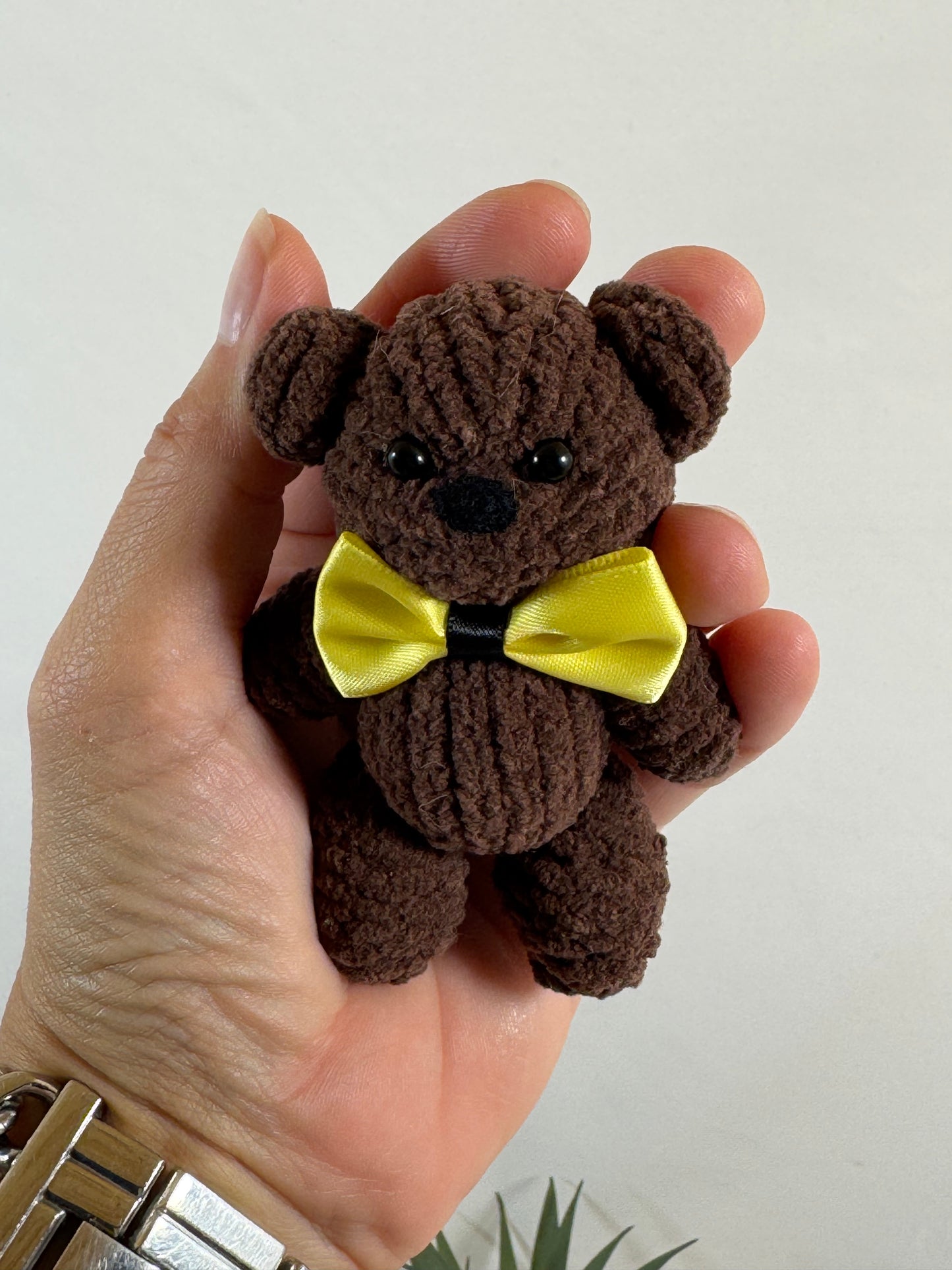 Mini ours tricotés en fil chenille – 9 cm | Porte-clés ou talisman porte-bonheur