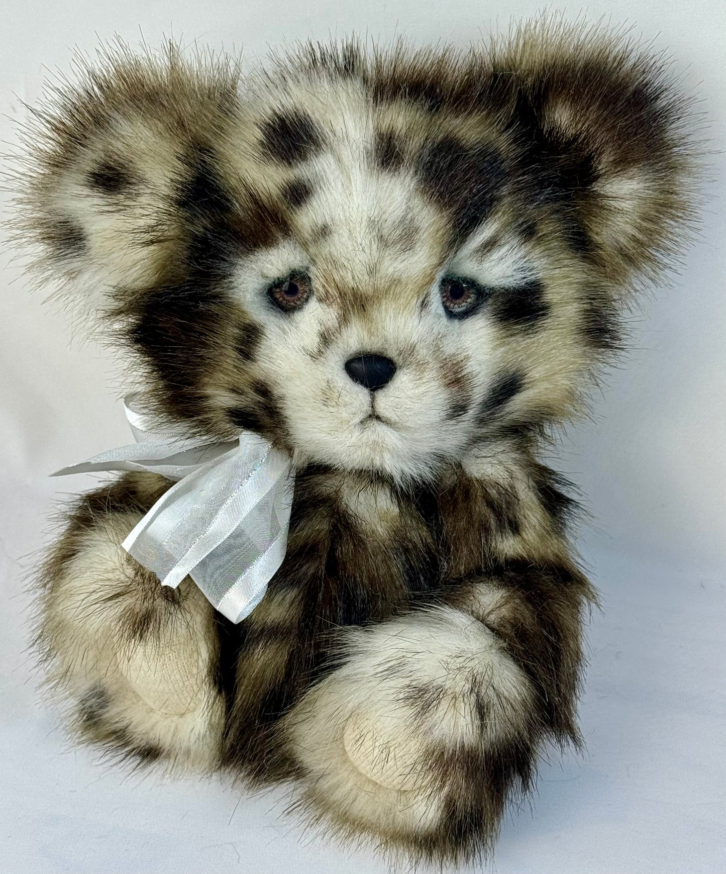 Ours de collection articulé "Nougat" – 25 cm – Fausse fourrure léopard marron beige, pièce unique fait main