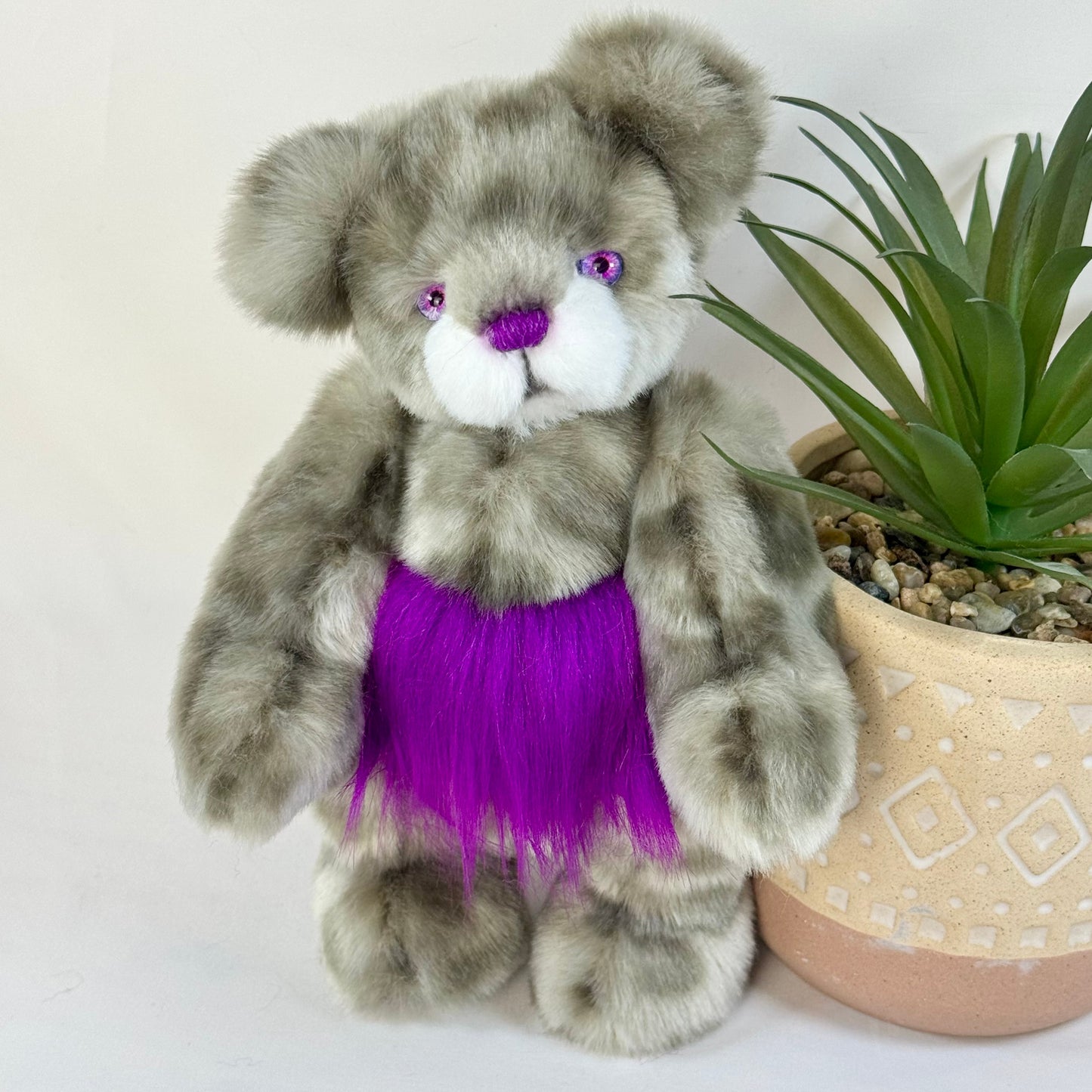 ours en fausse fourrure léopard gris et fushia avec certificat d’authenticité