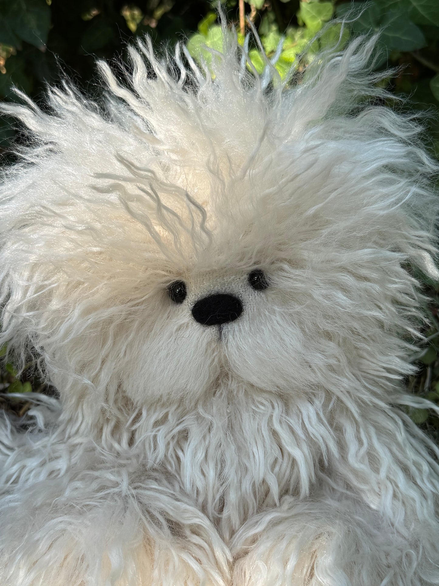 Rasta Bear, ours artisanal de 30 cm articulé à l’ancienne avec nez noir