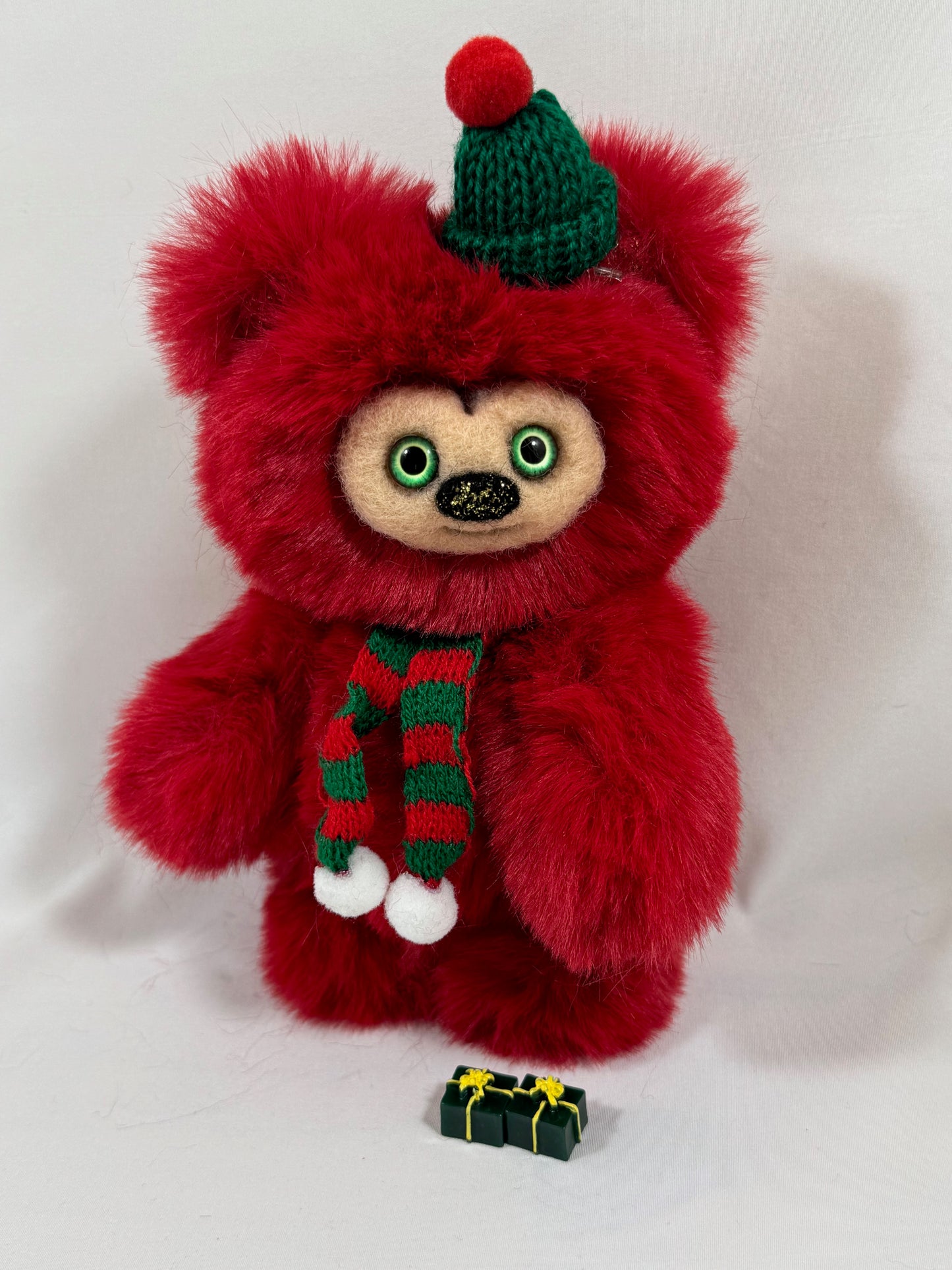 Frimousse de Noël “Pixi” – Peluche de collection articulée 16 cm | yeux en verre & visage feutré