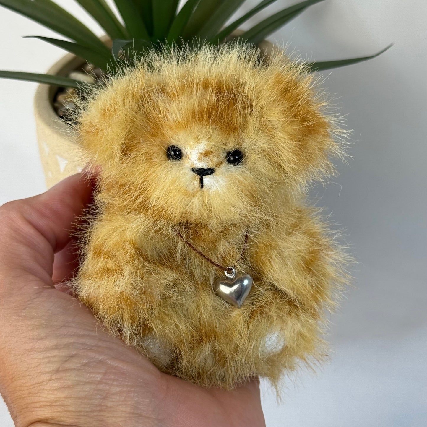 🧸 Ours de collection miniature Rouky 10cm – articulé à l’ancienne, yeux de verre, pièce unique