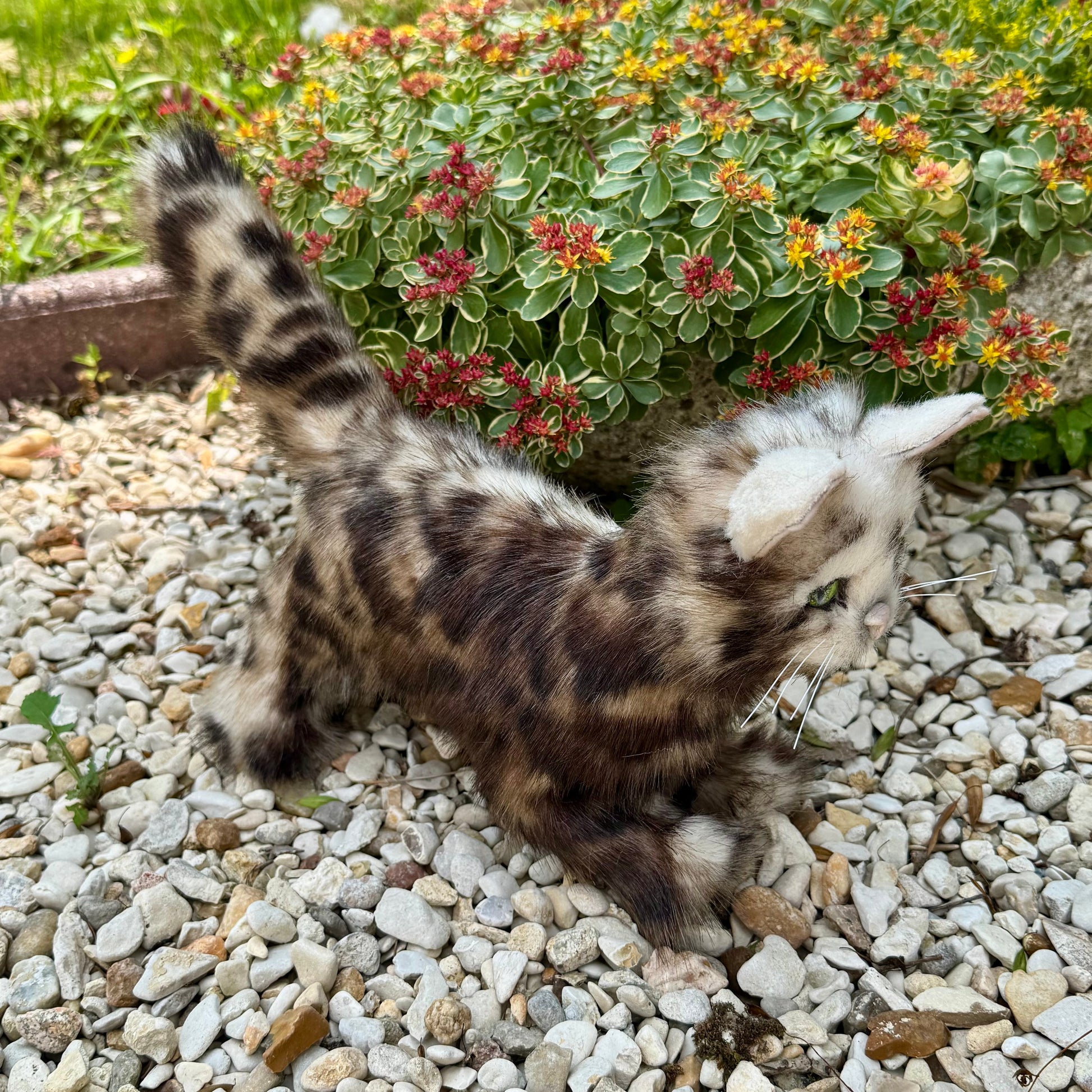 Chat articulé en fausse fourrure léopard avec squelette métallique