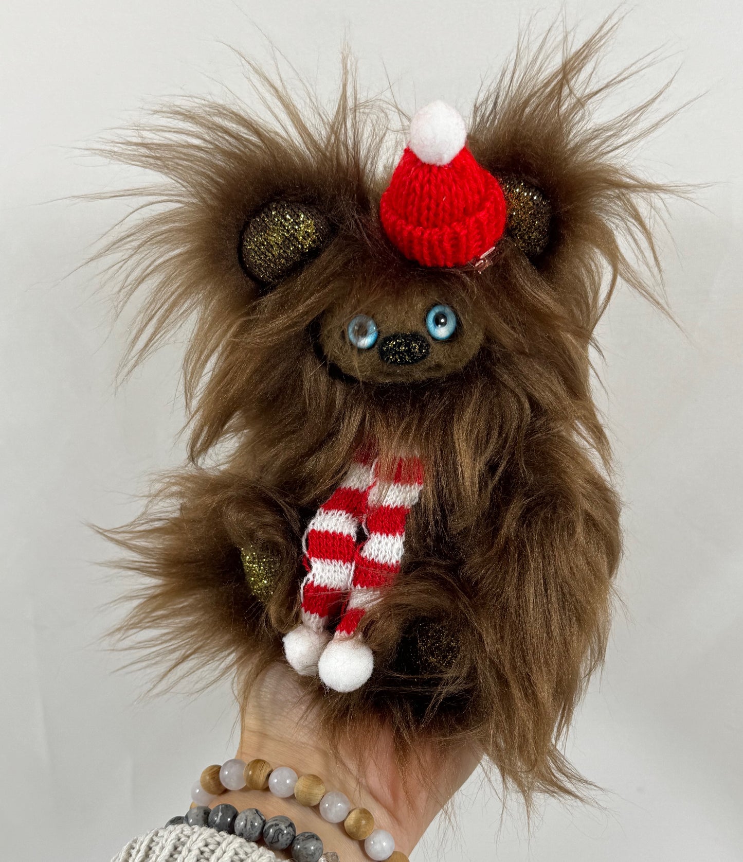 Frimousse de Noël “Twix” – Peluche de collection articulée 16 cm | yeux en verre & visage feutré